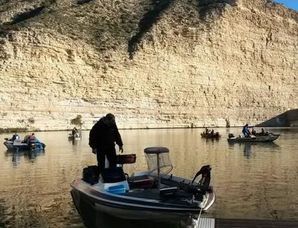 Pesca al pantà de Riba-roja